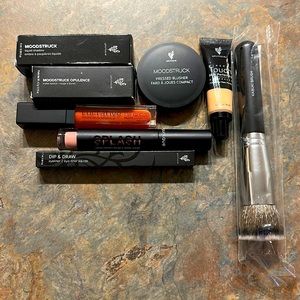 this bundle you get a little bit of each you get liquid, shadow, Moonstruck,